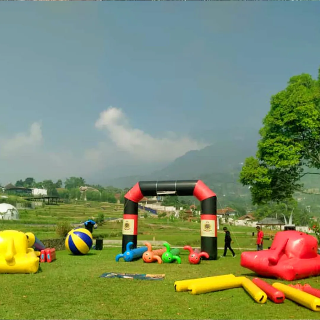 Aktivitas games seru dalam gathering perusahaan di Anyer — dokumentasi Anyer Sinergi Adventure