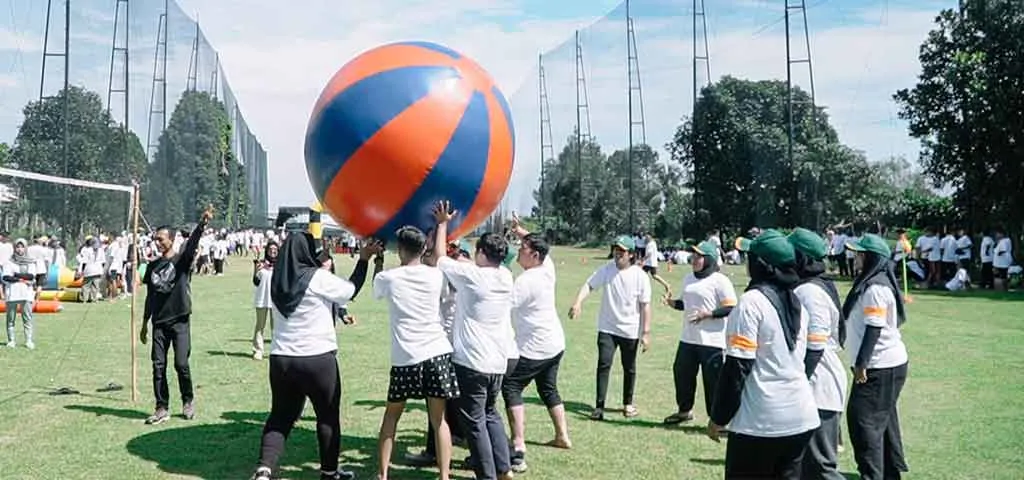 Suasana kebersamaan peserta gathering di Anyer — dokumentasi Anyer Sinergi Adventure